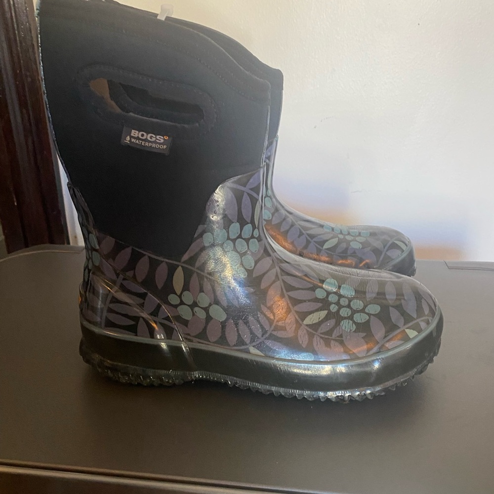 Bogs Winterberry Woman’s 6 Snow Boots